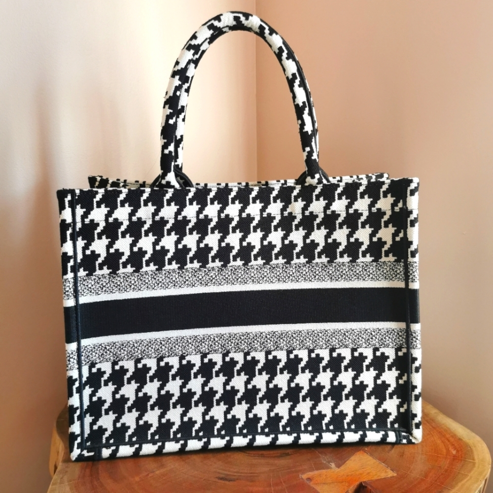 ❌SOLD❌Dior Houndstooth Medium Book Tote - Picture 2 of 7